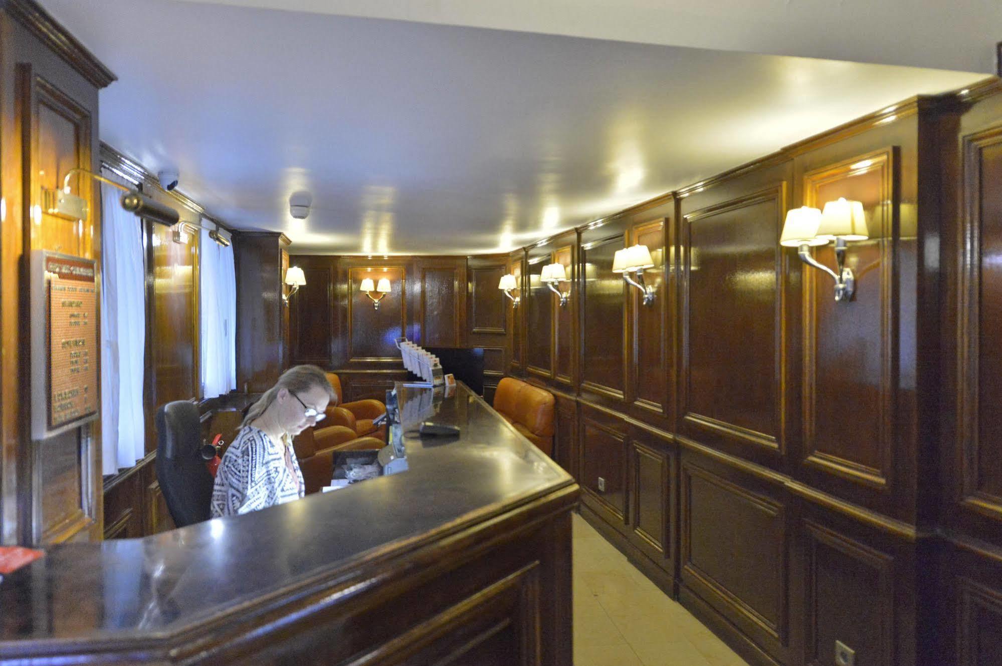 Hotel Eugenie Paris Bagian luar foto